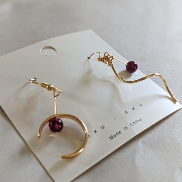 Earrings -Dangling Unique Design - Picture 2 of 2